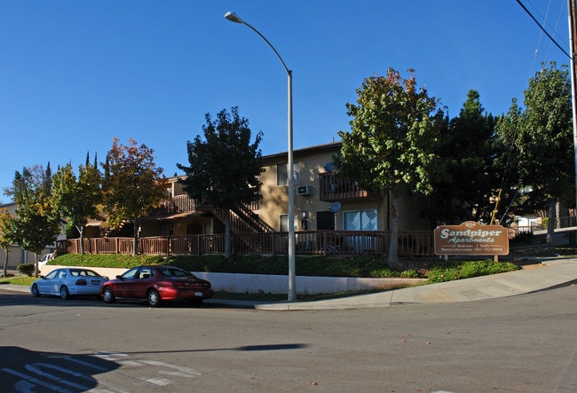 Sandpiper Apartments in Fallbrook, CA - Building Photo - Building Photo