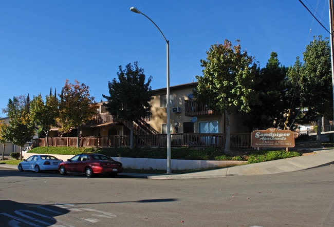 Sandpiper Apartments in Fallbrook, CA - Foto de edificio - Building Photo