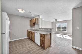 Newton Family Apartments in Canton, OH - Foto de edificio - Building Photo