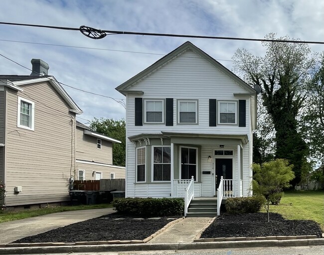 310 Elm Ave in Hampton, VA - Building Photo - Building Photo