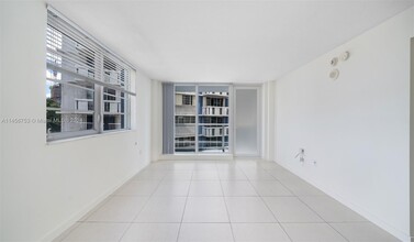 910 West Ave, Unit 301 in Miami Beach, FL - Building Photo - Building Photo