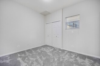 2033 W Huron St in Chicago, IL - Building Photo - Building Photo