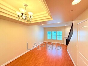 12217 Moorpark St in Los Angeles, CA - Building Photo - Building Photo