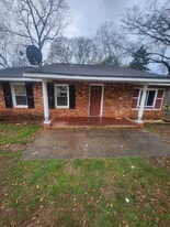 8 Tuxedo Ave in Newnan, GA - Building Photo