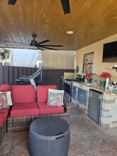 1397 W 38th Pl in Hialeah, FL - Foto de edificio - Building Photo