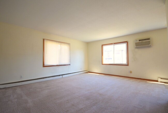 2712 Pillsbury Ave S in Minneapolis, MN - Building Photo - Interior Photo