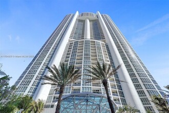 18201 Collins Ave in Sunny Isles Beach, FL - Building Photo - Building Photo