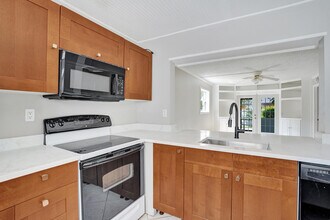 10585 Royal Palm Blvd in Coral Springs, FL - Building Photo - Building Photo