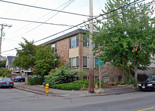 4501 Fremont Ave N in Seattle, WA - Foto de edificio - Building Photo