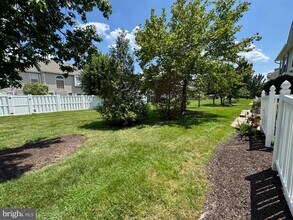 807 Kirby Way in Mount Laurel, NJ - Building Photo - Building Photo