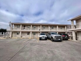 216 E Cherry Ln in Laredo, TX - Building Photo