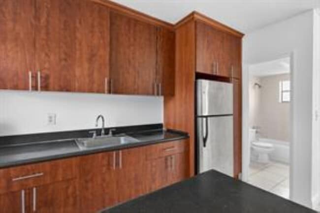 4071 N Dixie Hwy, Unit 6 in Oakland Park, FL - Building Photo - Building Photo