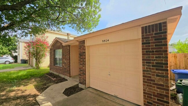 9514 Celine Dr in San Antonio, TX - Foto de edificio - Building Photo