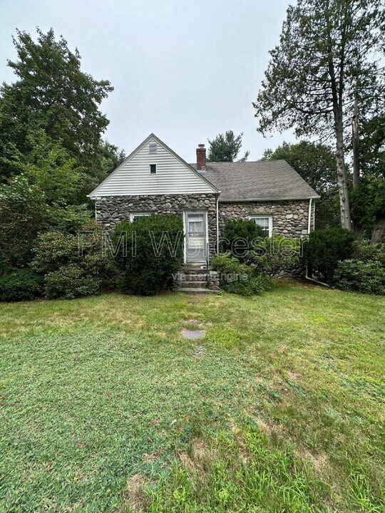 153 Boylston St in Shrewsbury, MA - Building Photo
