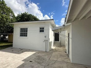 101 E 41st St in Hialeah, FL - Building Photo - Building Photo