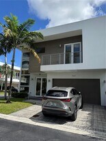7547 NW 98th Ave in Doral, FL - Building Photo