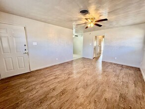 3221 33rd St in Lubbock, TX - Foto de edificio - Building Photo