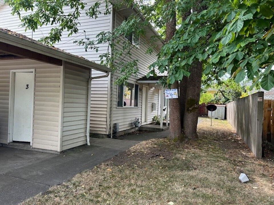 730 SE 5th Ave in Albany, OR - Building Photo