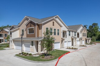 Reserve at Lake Jackson in Lake Jackson, TX - Building Photo - Building Photo