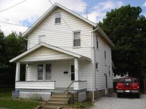 1021 Mosley Ct SW in Canton, OH - Building Photo - Building Photo