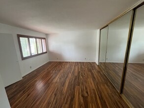 18550 Hatteras St in Tarzana, CA - Building Photo - Building Photo