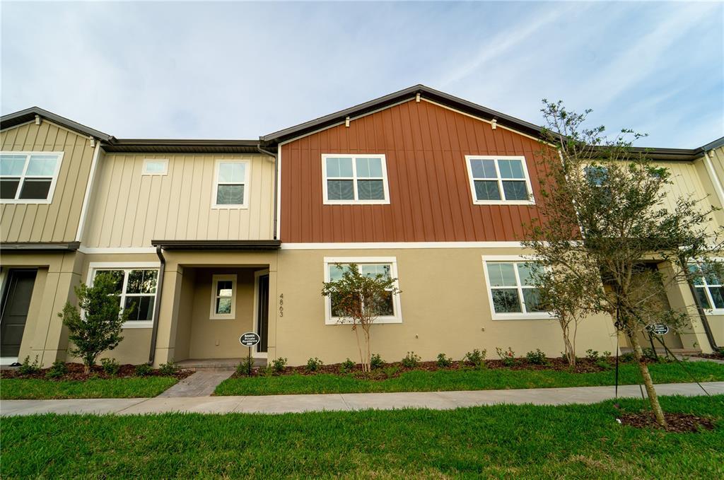 4887 Cross Pr Pkwy in St. Cloud, FL - Building Photo