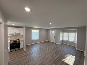 24 Canal St, Unit Apartment 1 in Plainville, CT - Building Photo - Building Photo