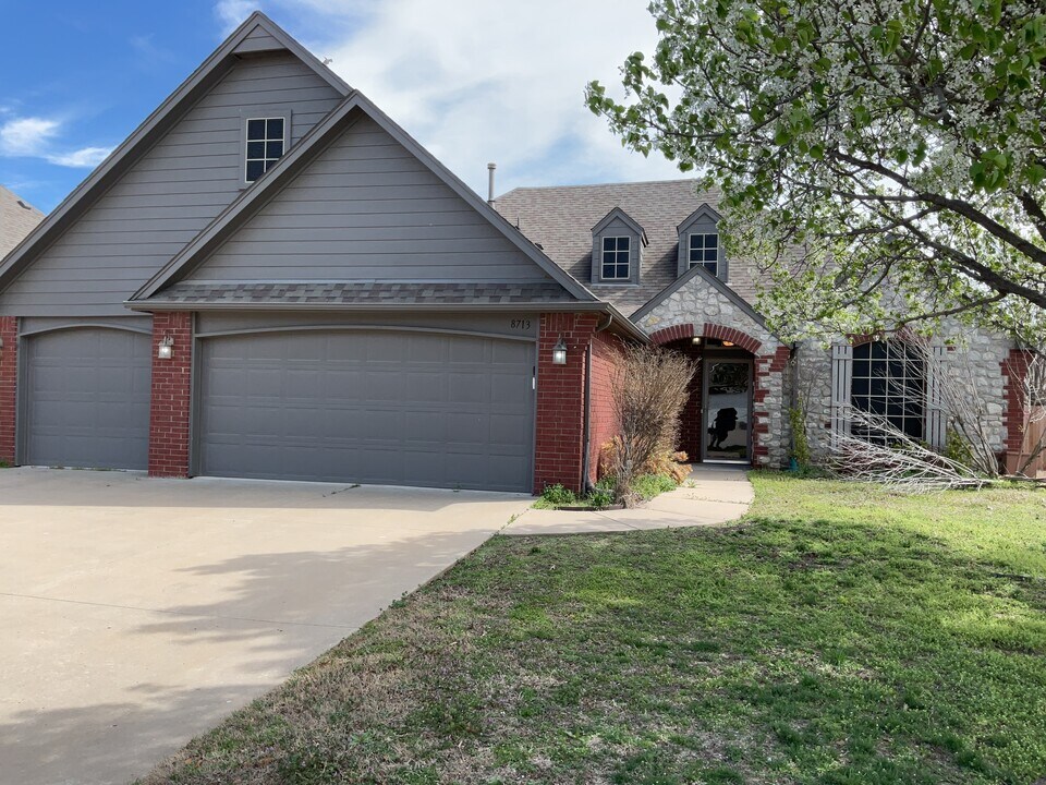 8713 N 143rd E Ave in Owasso, OK - Building Photo