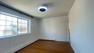 3026 Bouck Ave, Unit 3 in Bronx, NY - Building Photo - Building Photo