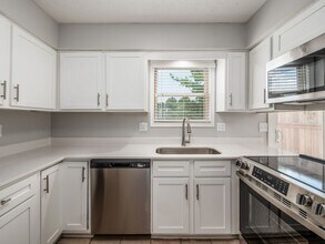 2017 Queensgate Ln in Columbus, OH - Foto de edificio - Building Photo