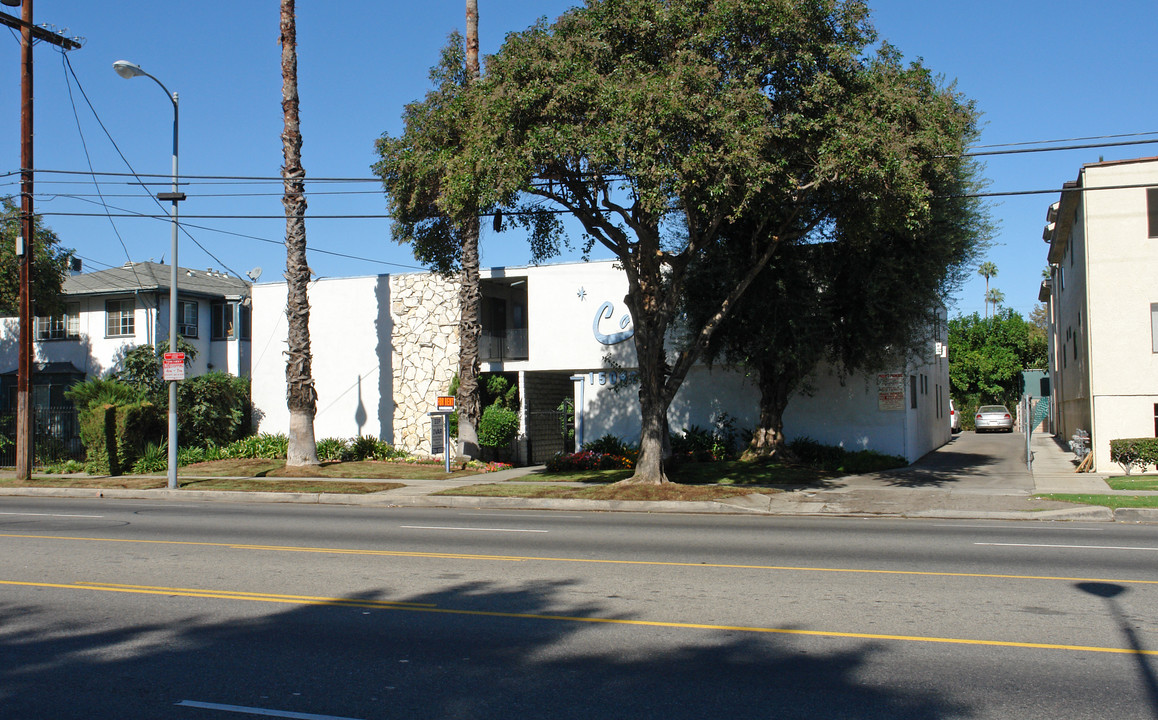 15043 Victory Blvd in Van Nuys, CA - Building Photo