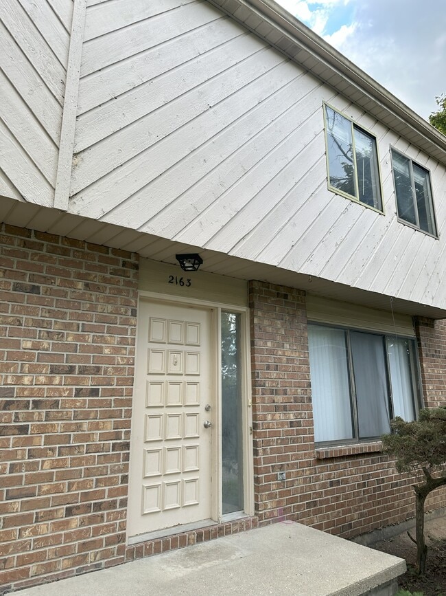 property at 2163 Woodleaf Ct