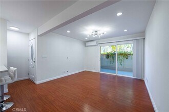 28947 Thousand Oaks Blvd in Agoura Hills, CA - Foto de edificio - Building Photo