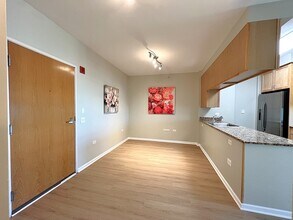 9655 Woods Dr in Skokie, IL - Building Photo - Building Photo