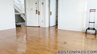 121 Park Dr in Boston, MA - Building Photo - Building Photo