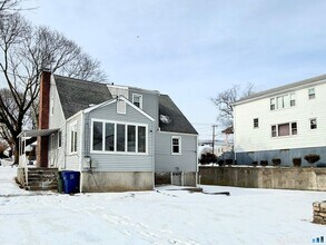 2346 Madison Ave in Bridgeport, CT - Building Photo - Building Photo