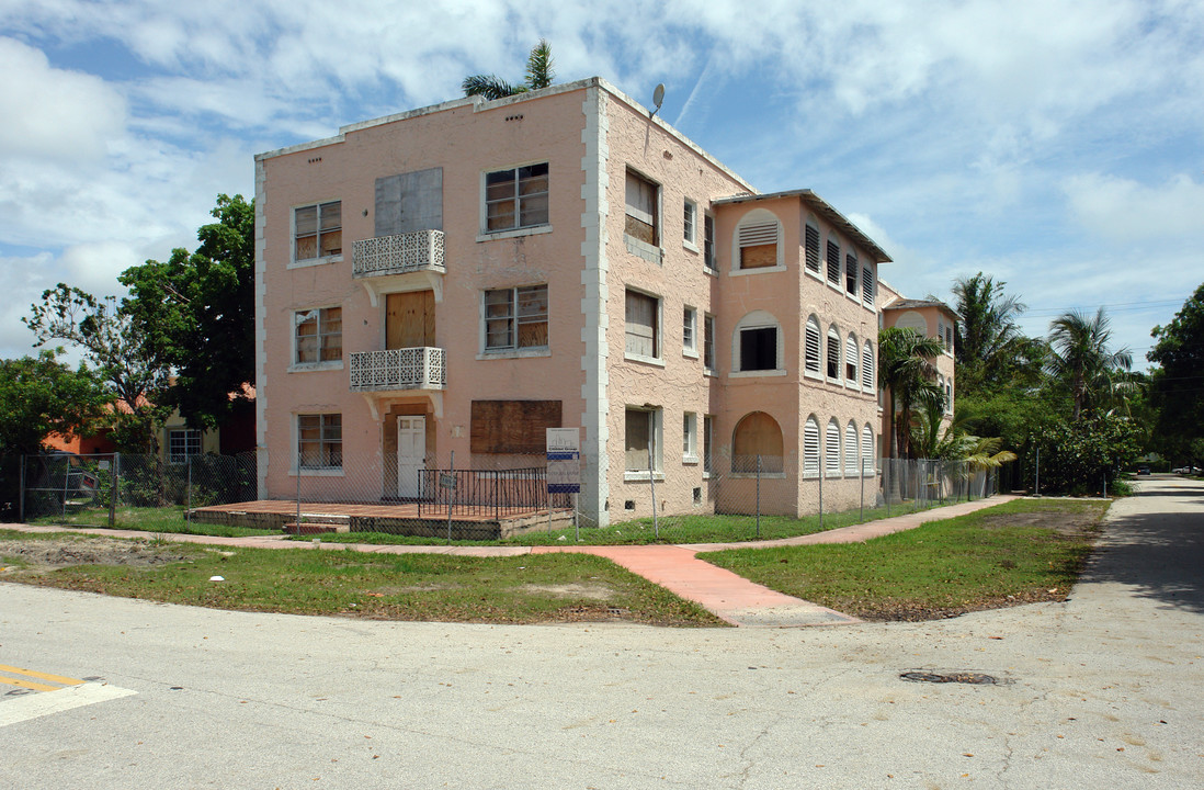 The Mansion in Miami Beach, FL - Building Photo