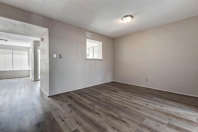 property at 2952 Meadowgrass Ln