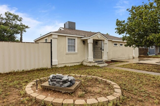 property at 1324 Woodlawn Dr