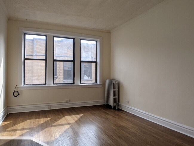 1540 N Kedzie Ave in Chicago, IL - Building Photo - Building Photo