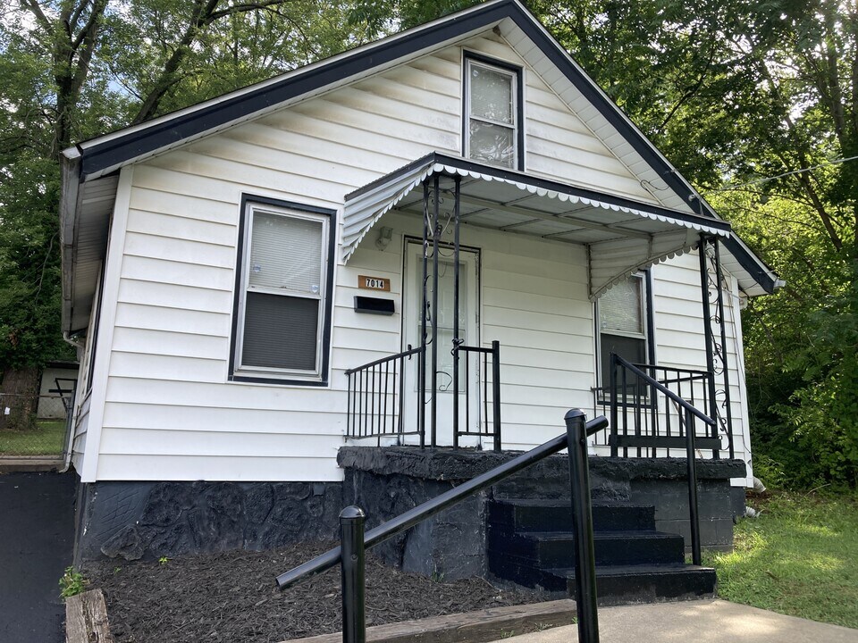 7014 Florence Pl in Jennings, MO - Building Photo