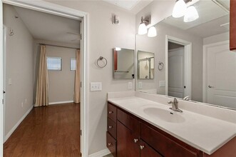 2505 San Gabriel, Unit 408 in Austin, TX - Foto de edificio - Building Photo