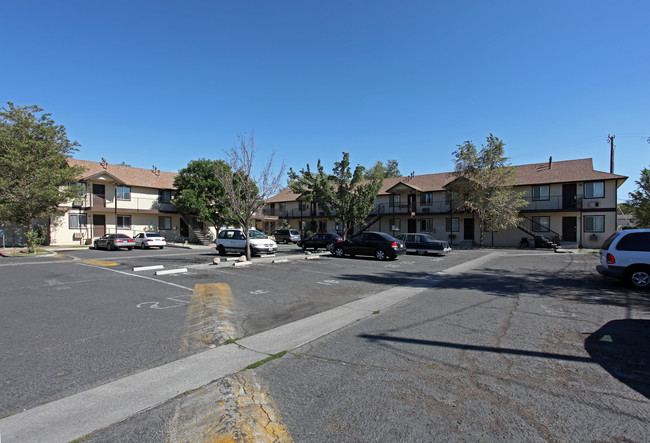 Sierra West Apartments in Reno, NV - Building Photo - Building Photo