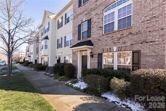 9921 Kings Parade Blvd in Charlotte, NC - Building Photo - Building Photo