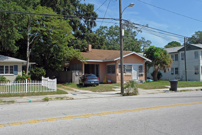1148 NE Cleveland St in Clearwater, FL - Foto de edificio - Building Photo