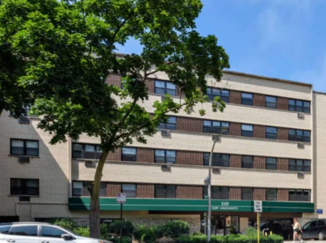 529 W Surf St, Unit 519