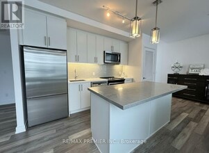 303 Broward Wy. in Innisfil, ON - Building Photo - Building Photo