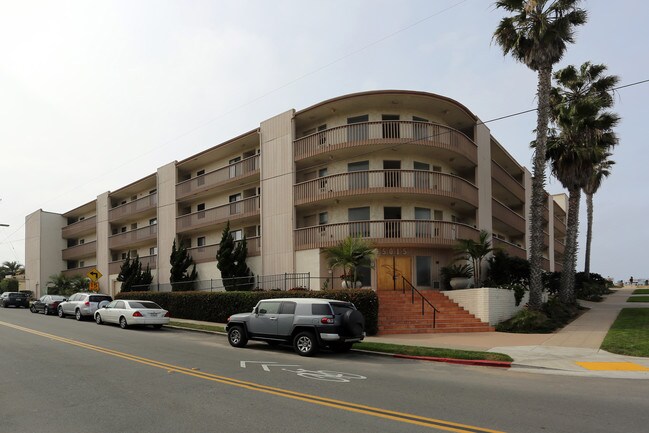 5015 Santa Cruz Ave in San Diego, CA - Building Photo - Building Photo