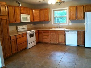 410 Pine Ct in Ocean Springs, MS - Building Photo - Building Photo