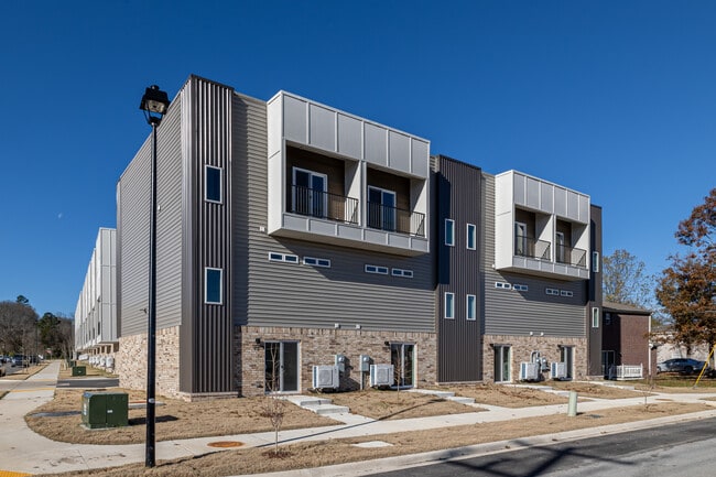 Razorback Row in Fayetteville, AR - Foto de edificio - Building Photo